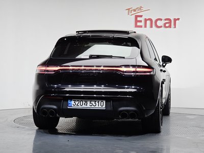 PORSCHE MACAN - 4