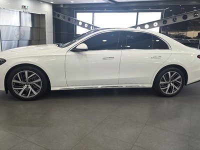 MERCEDES-BENZ E-CLASS - 8