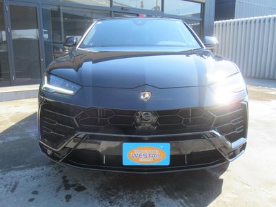 LAMBORGHINI URUS - 3