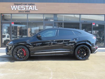 LAMBORGHINI URUS - 4