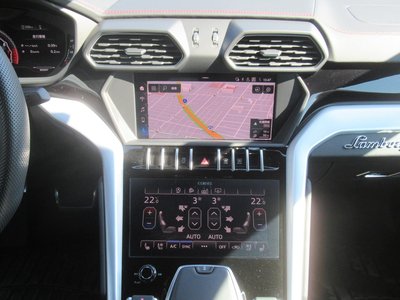 LAMBORGHINI URUS - 5