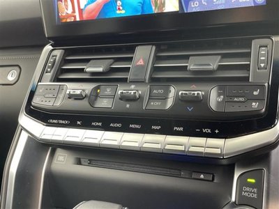 TOYOTA LAND CRUISER 300 - 7