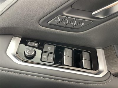 TOYOTA LAND CRUISER 300 - 8