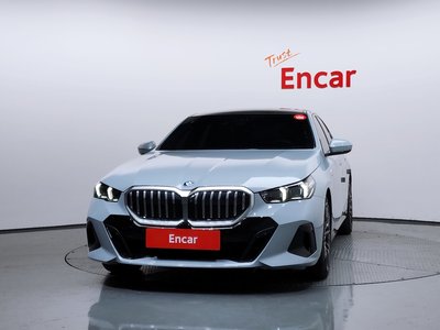 صورة 2 لـ 2025 BMW 5 SERIES