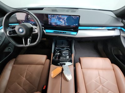 صورة 5 لـ 2025 BMW 5 SERIES