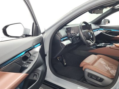 صورة مصغرة 13 لـ 2025 BMW 5 SERIES