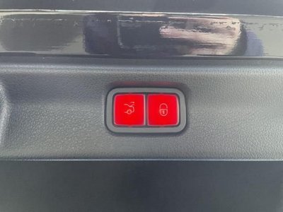 MERCEDES-BENZ EQE - 8