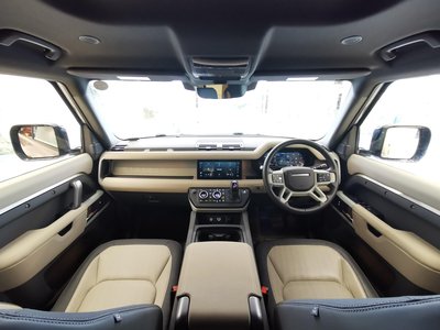 LAND ROVER DEFENDER - 7