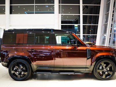 LAND ROVER DEFENDER - 8