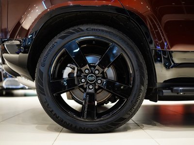 LAND ROVER DEFENDER - 10