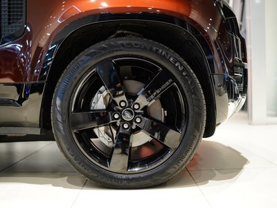 LAND ROVER DEFENDER - 9