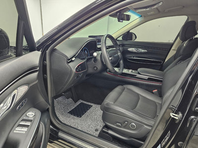 صورة 9 لـ 2022 Genesis GV70