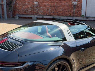 صورة 8 لـ 2021 Porsche 911