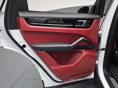 2022 Porsche CAYENNE — миниатюра 15