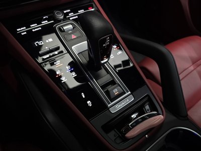 2022 Porsche CAYENNE — миниатюра 12
