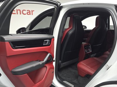 2022 Porsche CAYENNE — миниатюра 16