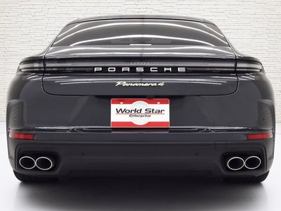 PORSCHE PANAMERA - 4