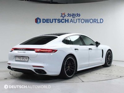 PORSCHE PANAMERA - 4