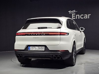 2024 Porsche CAYENNE photo 4