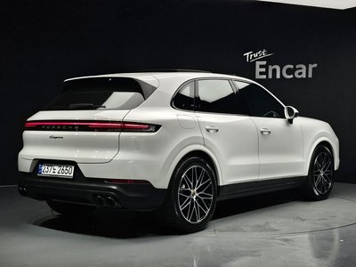 2024 Porsche CAYENNE photo 5