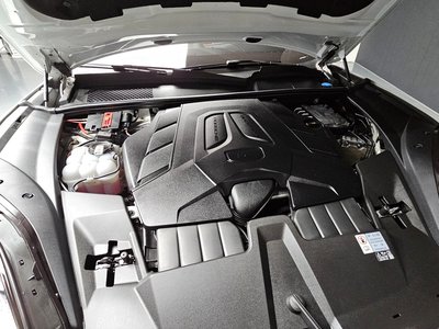 2024 Porsche CAYENNE photo 8