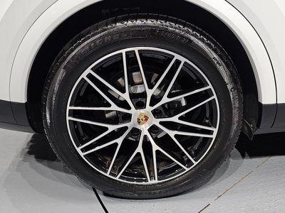 2024 Porsche CAYENNE photo 7