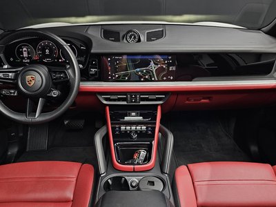 2024 Porsche CAYENNE photo 6
