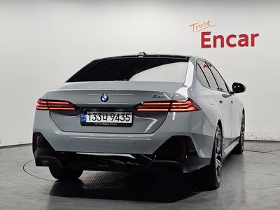 BMW 5 SERIES - 4