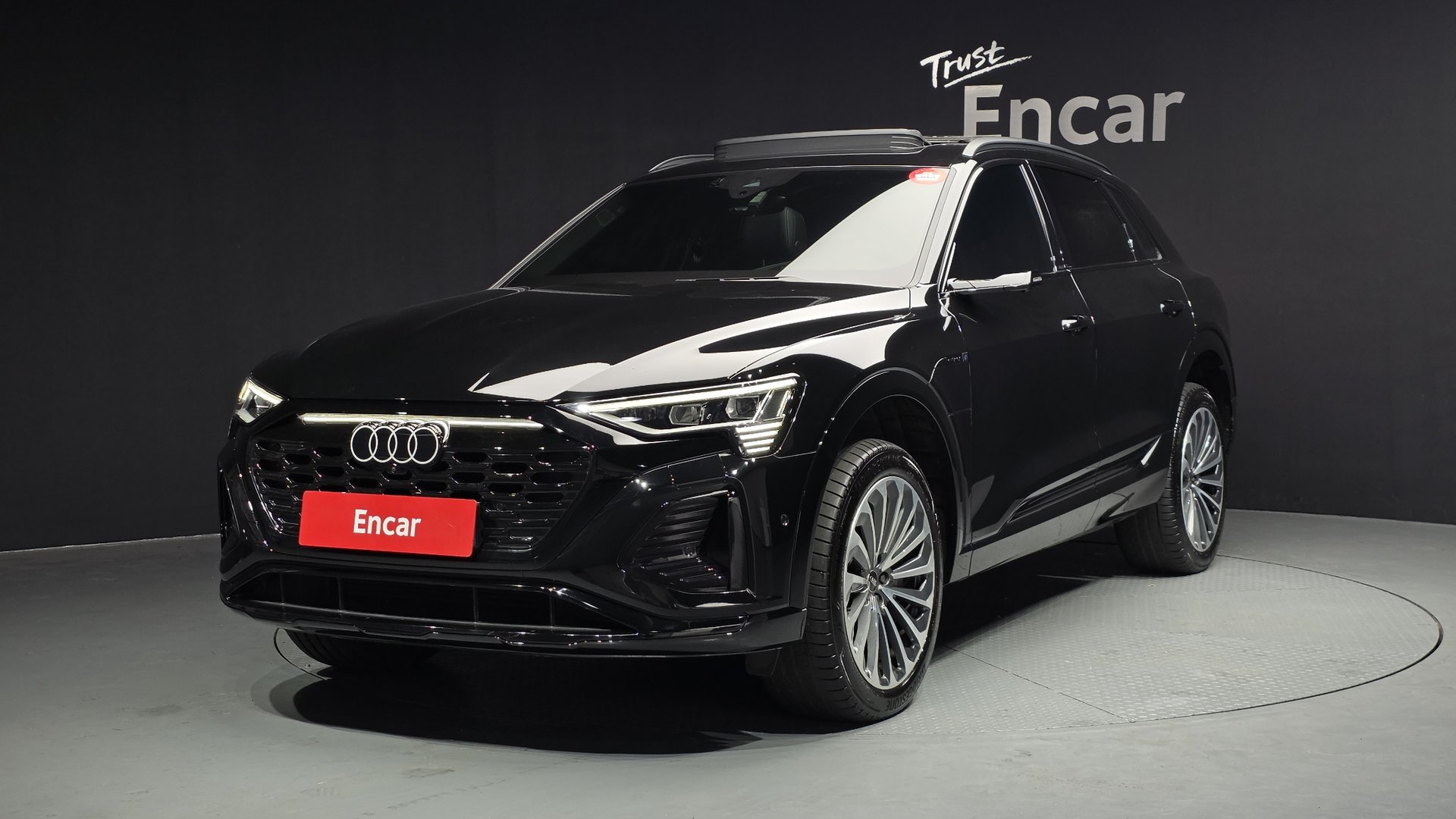 AUDI Q8 E-TRON - View 1