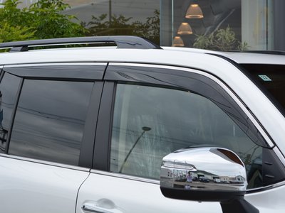 TOYOTA LAND CRUISER 300 - 9