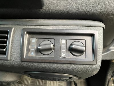 2004 LAND Rover DEFENDER 缩略图 16