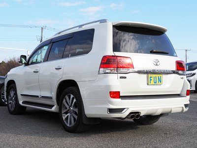 TOYOTA LAND CRUISER 200 - 6