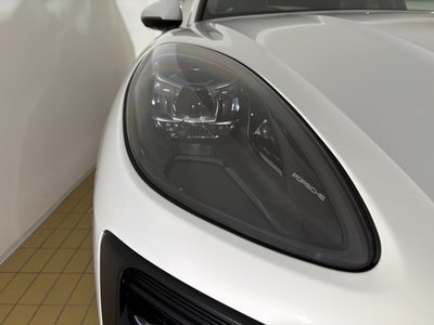PORSCHE MACAN - 8
