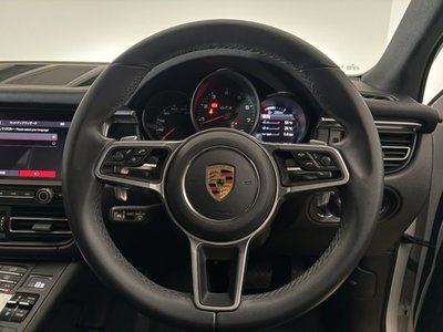 PORSCHE MACAN - 10