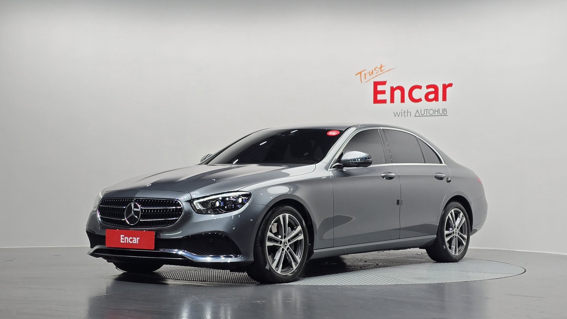 MERCEDES-BENZ E-CLASS - View 1