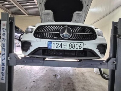 MERCEDES-BENZ E-CLASS - 1