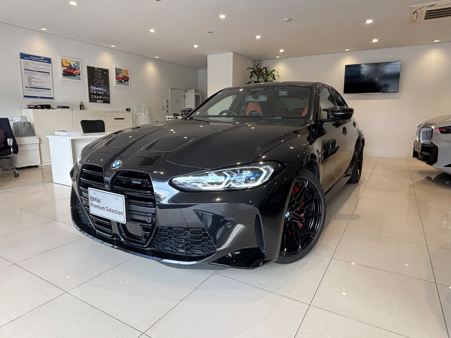 BMW M3 SEDAN - View 1