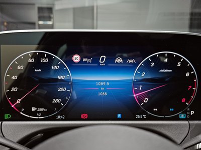MERCEDES-BENZ E-CLASS - 8