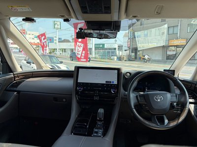 2025 Toyota ALPHARD — фото 3