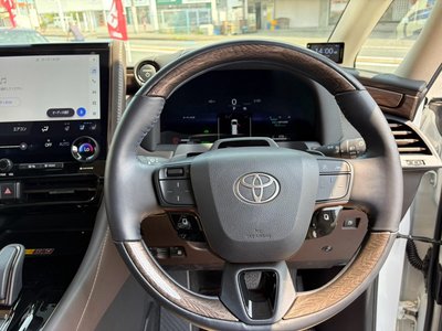 2025 Toyota ALPHARD — фото 4
