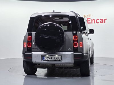 LAND ROVER DEFENDER - 4