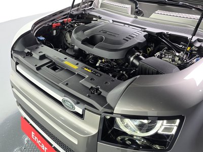 LAND ROVER DEFENDER - 7