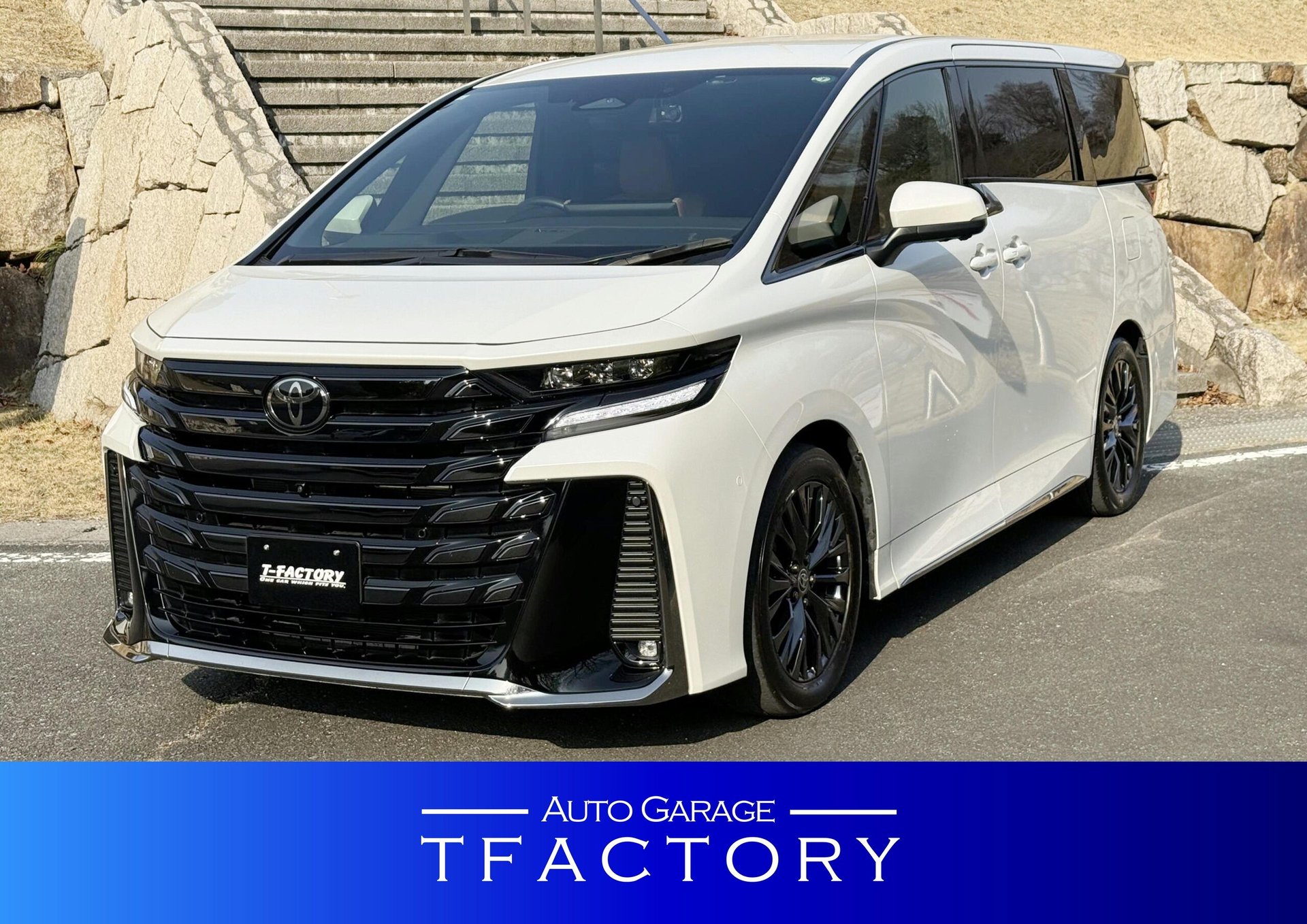 TOYOTA VELLFIRE - View 1