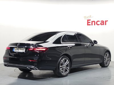 MERCEDES-BENZ E-CLASS - 4