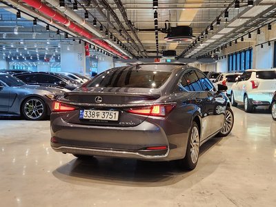 صورة 3 لـ 2023 Lexus ES