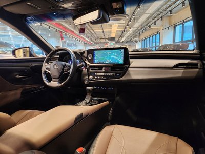 صورة 10 لـ 2023 Lexus ES