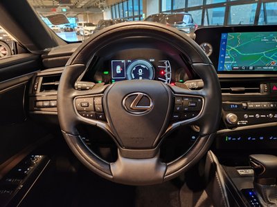 صورة مصغرة 12 لـ 2023 Lexus ES