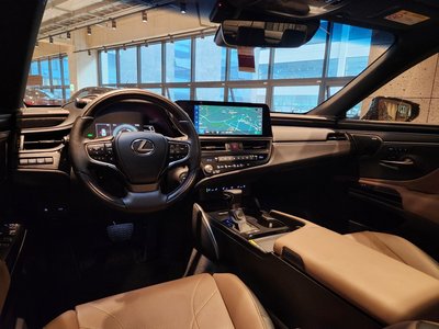 صورة 9 لـ 2023 Lexus ES