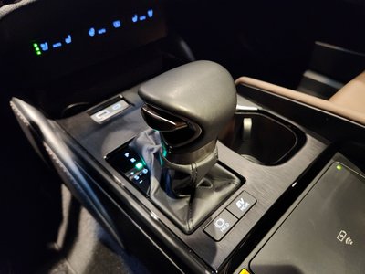 صورة 8 لـ 2023 Lexus ES