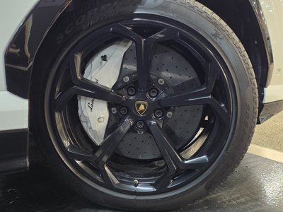 LAMBORGHINI URUS - 6